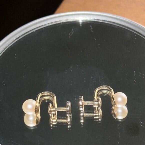 Vintage small faux pearl screw back earrings - Picture 4 of 4